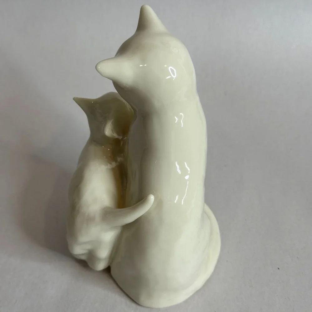 Vintage White Porcelain Cat and Kitten Figurine‎ Mother and Baby Statue 4.5 Inch - Picture 3 of 7